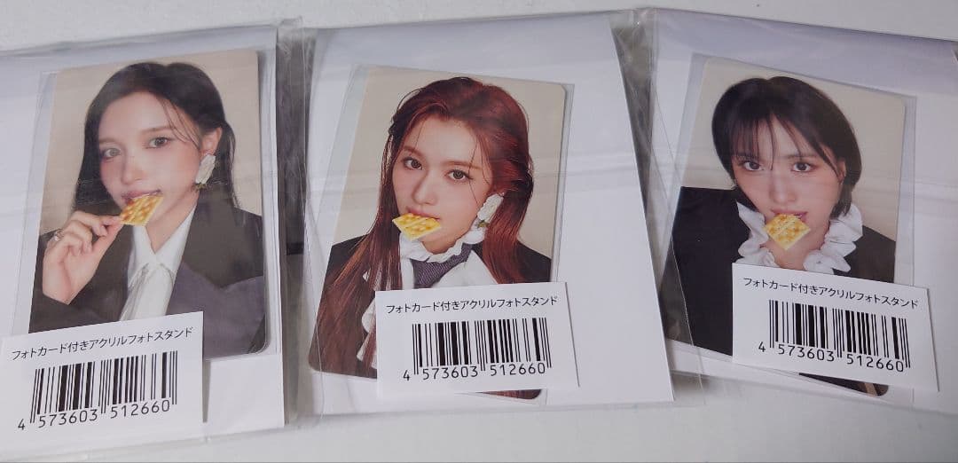 MISAMOフォトカード付きアクリルスタンド 3枚セット - メルカリ
