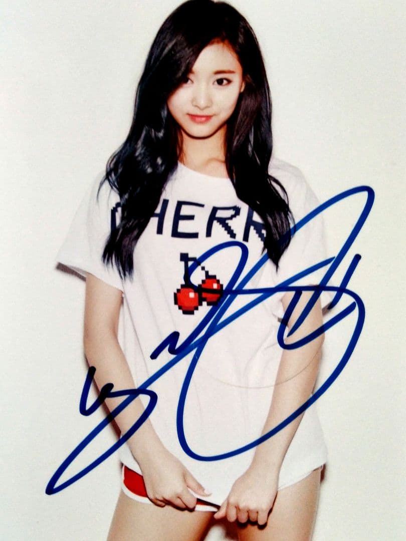 セール中…ツウィ直筆サイン入り2Lサイズ写真…TWICE… TZUYU ⑨ - メルカリ