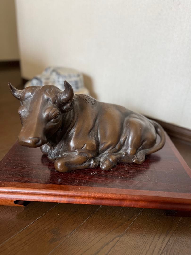 牛の置物 Amazon.co.jp: 牛の置物 ウシ 置き物 屋外 インテリア雑貨 庭の置物