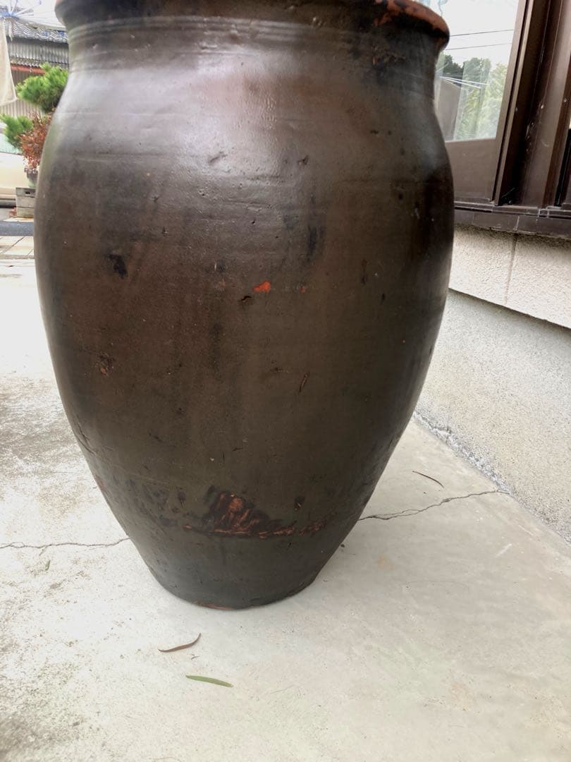 ぶーちゃん様専用。【存在感抜群！時代物 陶器の大型甕 古い壺 。茶褐色。