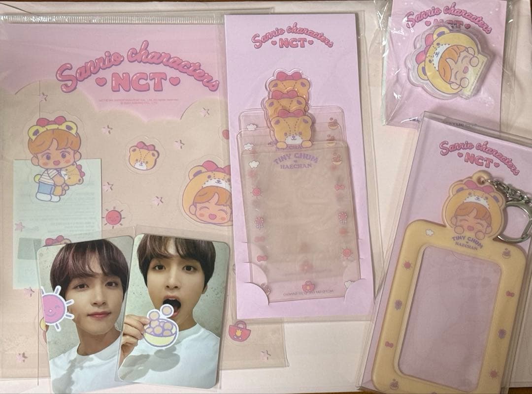NCT ヘチャン サンリオ コラボ グッズ アクスタ トレカケース まとめ