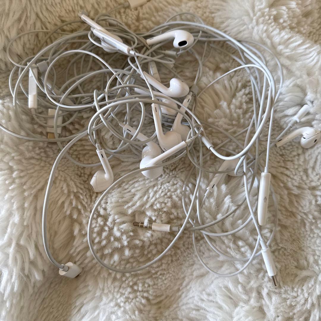 ホワイト 有線イヤホン6個まとめ売りジャンク品 - メルカリ