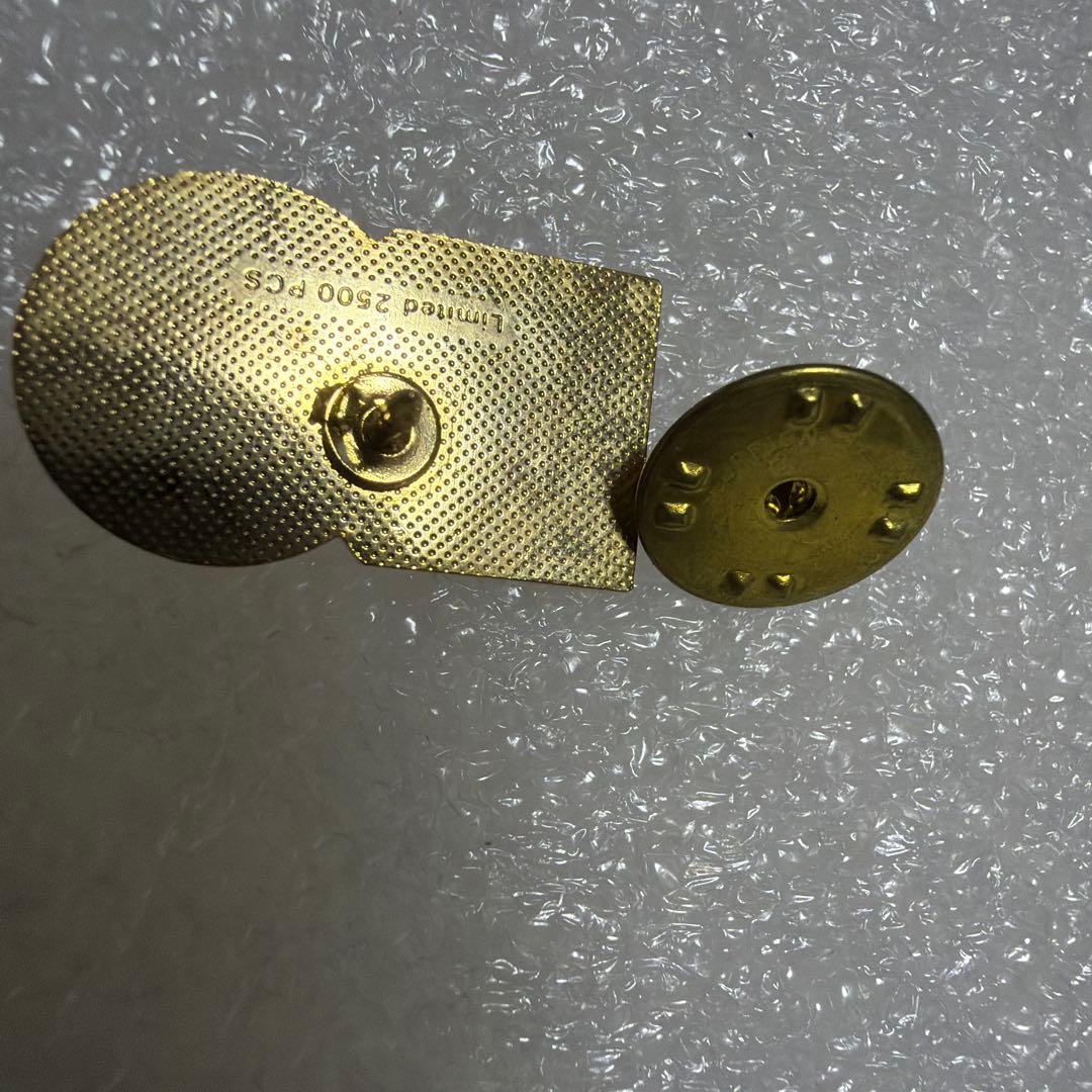 横浜フリューゲルス ピンバッジ 2個セット - メルカリ