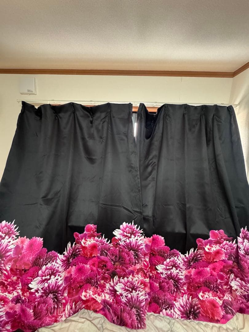 Rady カーテン ブラック×ピンク 花柄 2枚セット - メルカリ