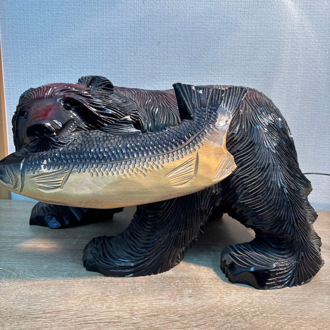 木製クマと魚の彫刻 約40cm - メルカリ