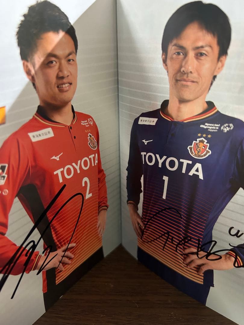 名古屋グランパス2018年 全12選手 直筆サイン入りファンクラブ本