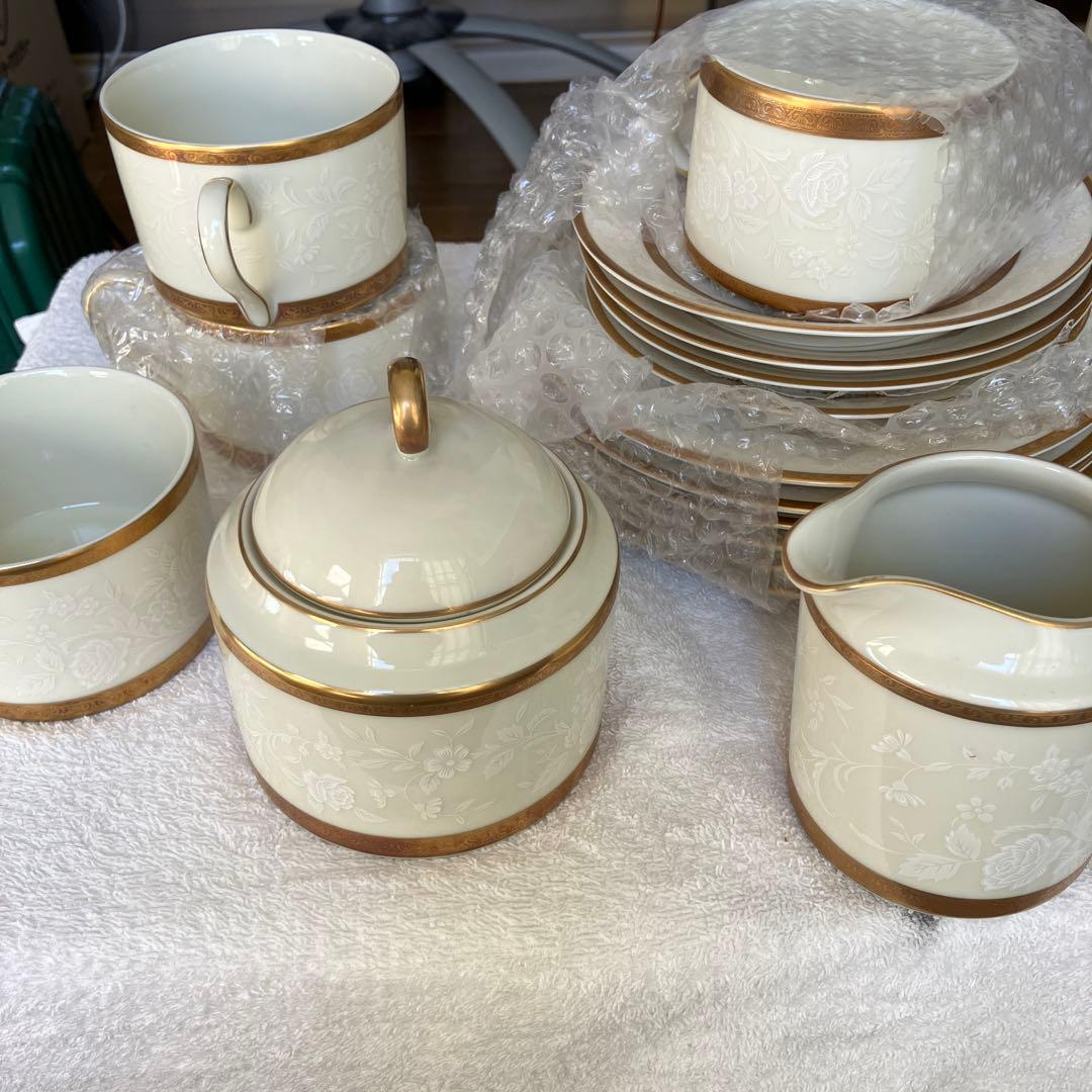 ミカサ (Mikasa)アンティークレースAny Que Lace【新品未使用】 日本製 bone china mikasa 皿(大)1枚 ケーキ皿 大皿 antique art