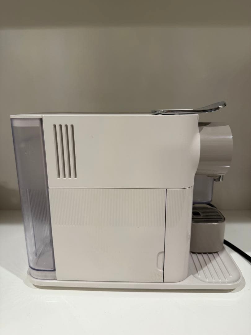 ネスプレッソ コーヒーメーカー ラティシマ・ワン F111（2019年製