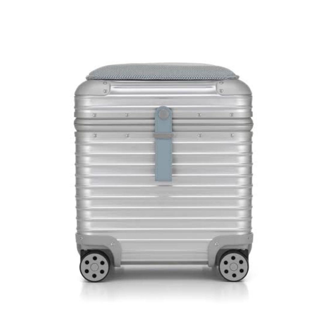 Rimowa Vitra コラボスツール アイスブルー リモワ　ヴィトラ リモワ がスイスのファニチャーメーカーである #ヴィトラ と