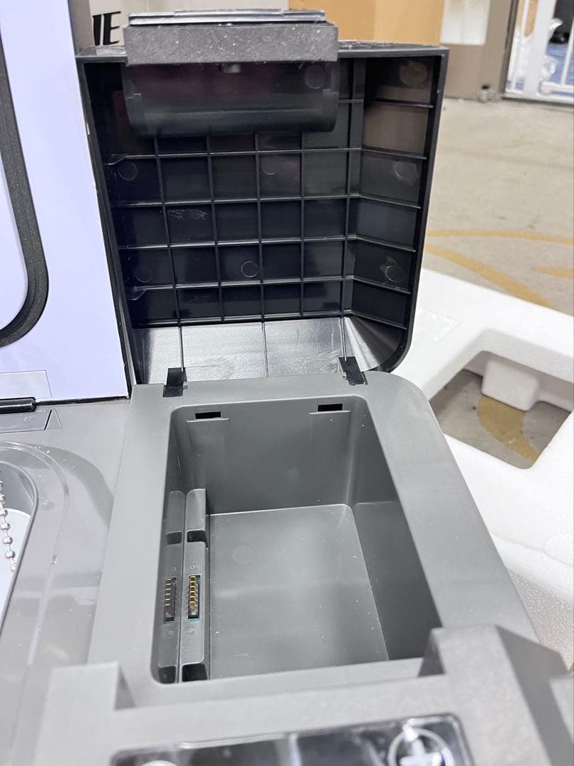 車載冷蔵庫 9L -20℃～10℃ 45W 12V/24V/バッテリー付きです