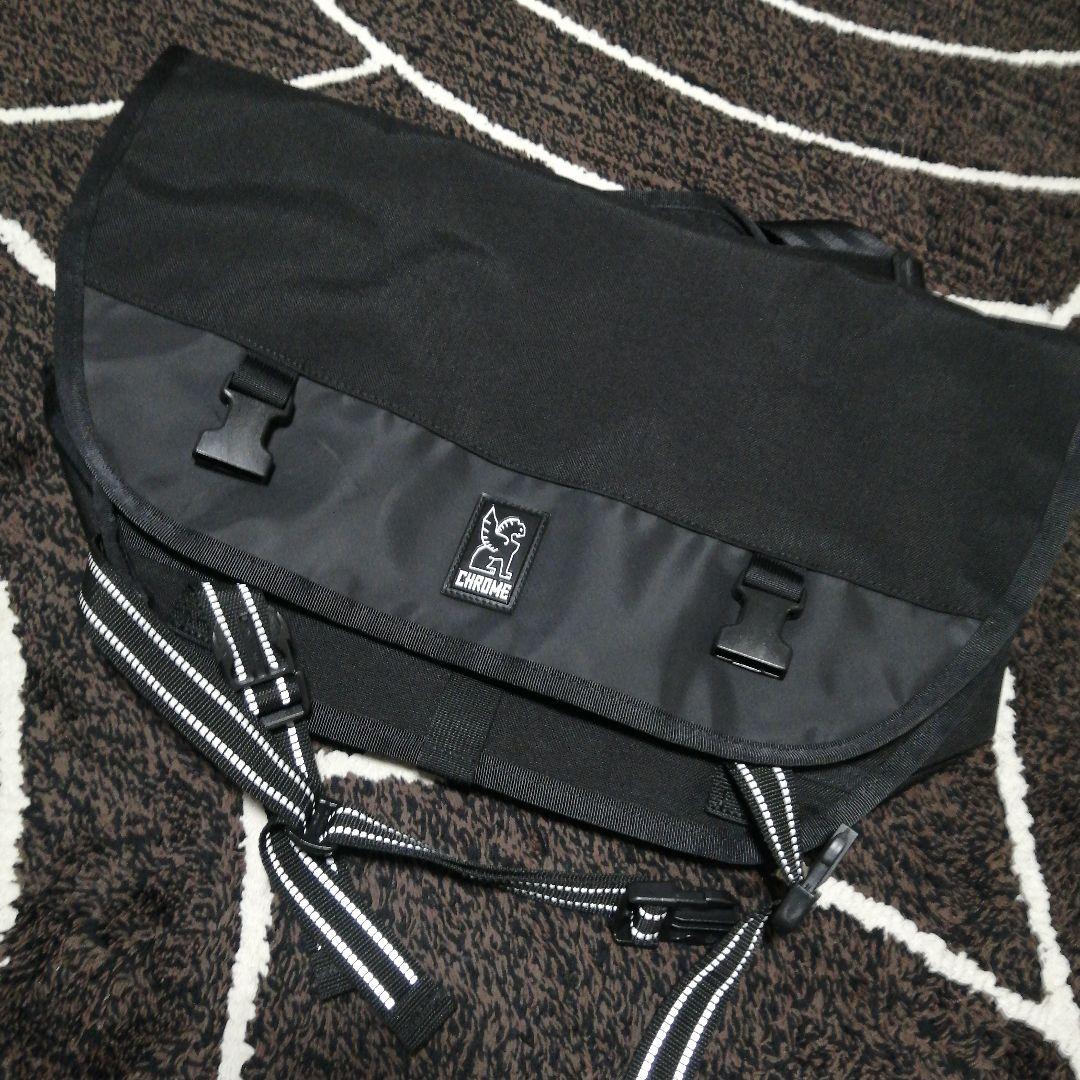 CHROMEメッセンジャーバッグMINI METRO ALLBLACK20.5L CHROME Messenger Bags - YouTube