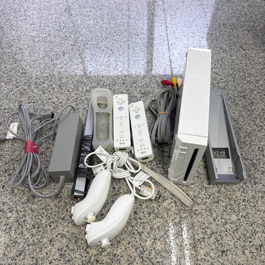 Wii 本体 リモコン2個 ヌンチャク セット テレビゲーム 小物 格安