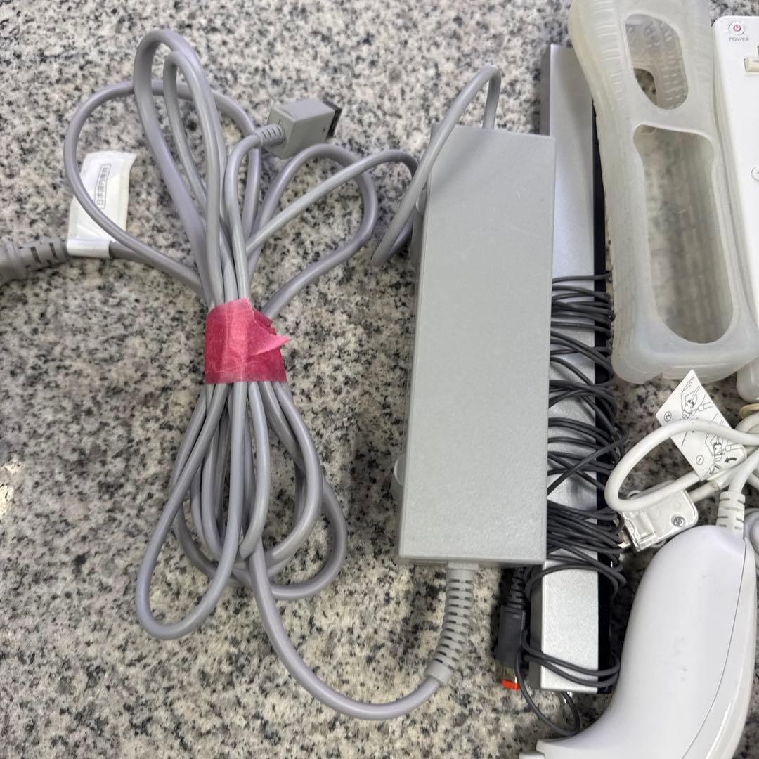 Wii 本体 リモコン2個 ヌンチャク セット テレビゲーム 小物 格安