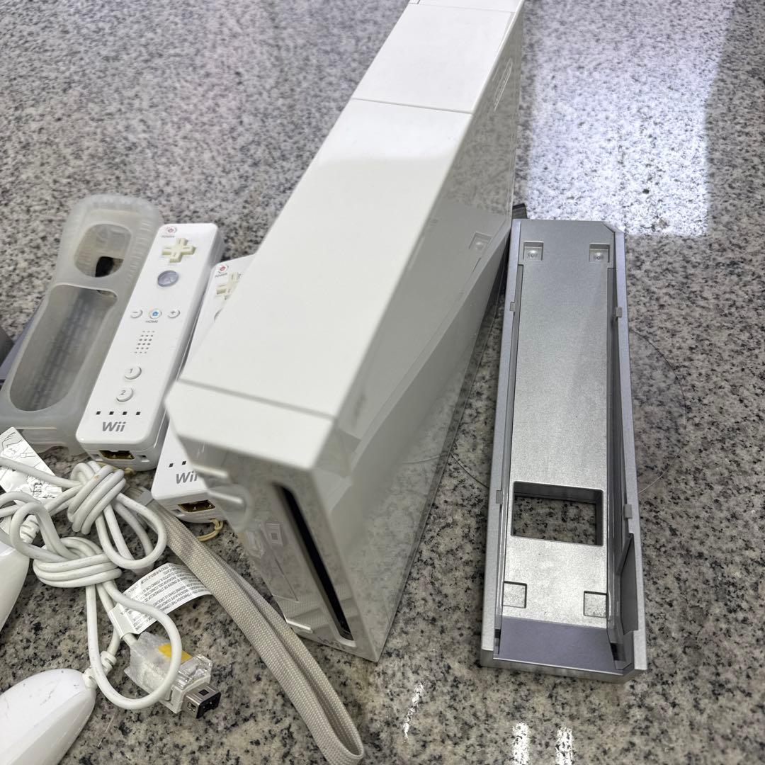 Wii 本体 リモコン2個 ヌンチャク セット テレビゲーム 小物 格安