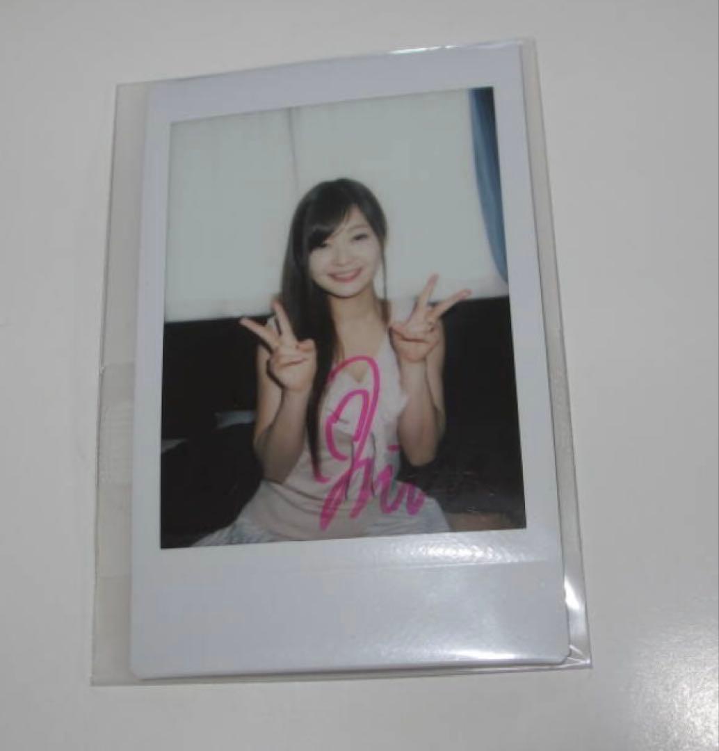 石原莉奈 直筆サイン入りチェキ 白 - メルカリ