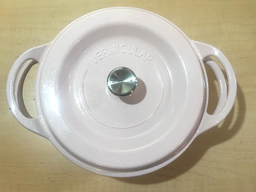 ○VERMICULAR バーミキュラ 18cm ホーロー鍋 オーブンポット 目指し続けたのは、世界一、素材本来の味を引き出す鍋 オーブンポット