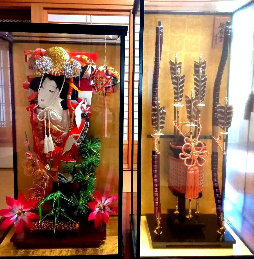 羽子板の飾り人形　破魔弓2点セットお祝いお正月縁起物遊びJAPAN希少大きい迫力 人形専門店の正月飾り羽子板、破魔弓2個セット – 寿鳳人形の東芸