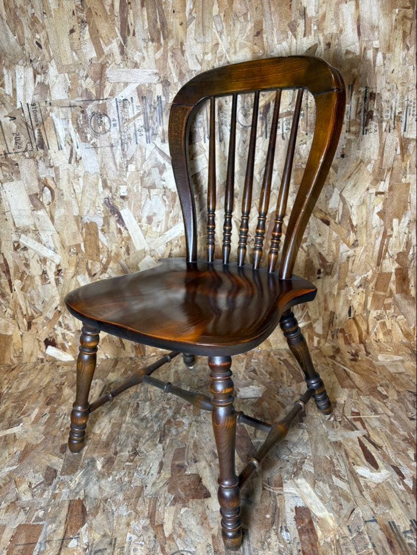 ②カリモク ウィンザーチェア ヴィンテージ アンティーク ダイニングチェア karimoku(カリモク家具)のウィンザーチェア2脚セットです。ゆったりと