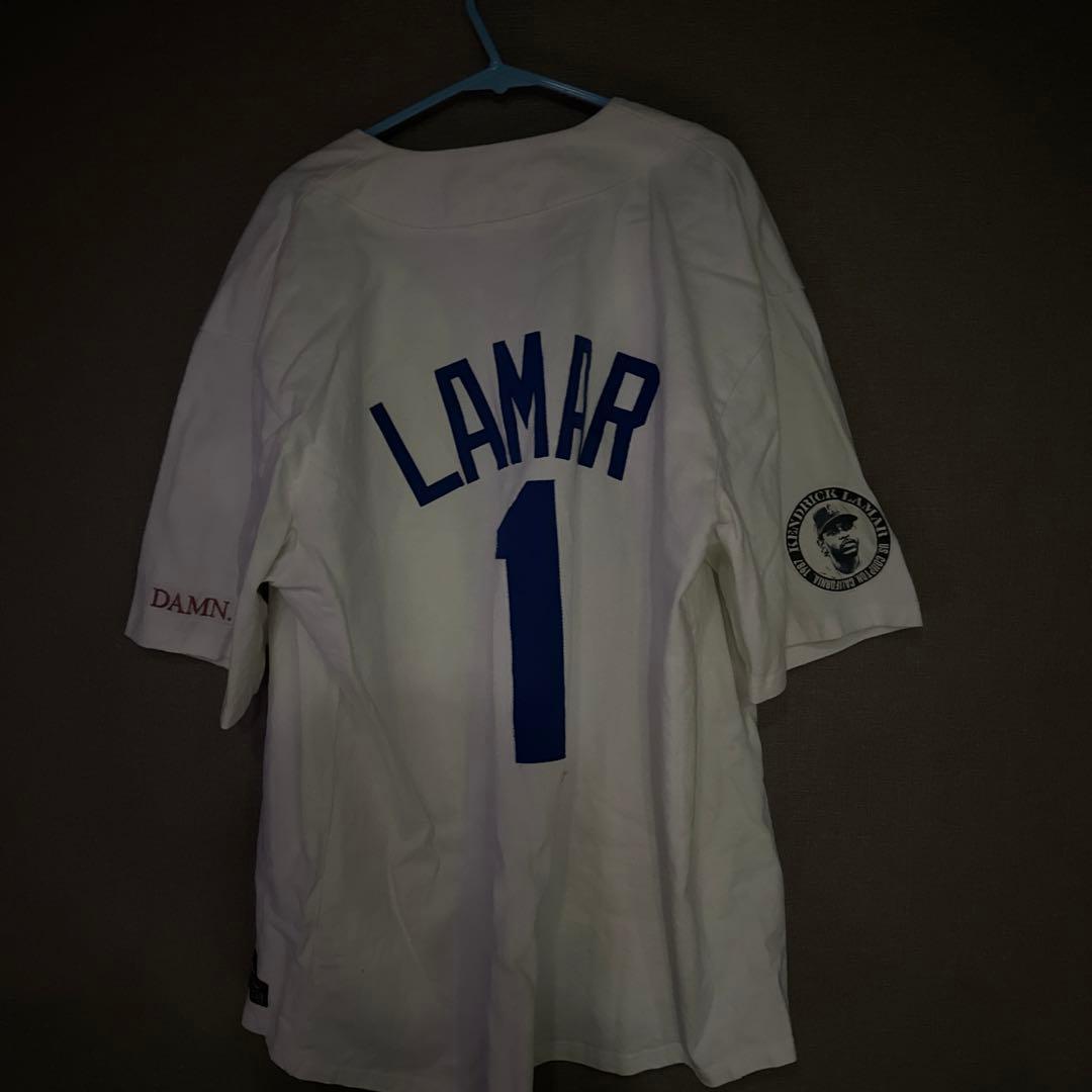 ケンドリックラマー　1番 ユニフォーム 白 Kendrick Lamarの最近のお洋服事情｜Endo Ikiru
