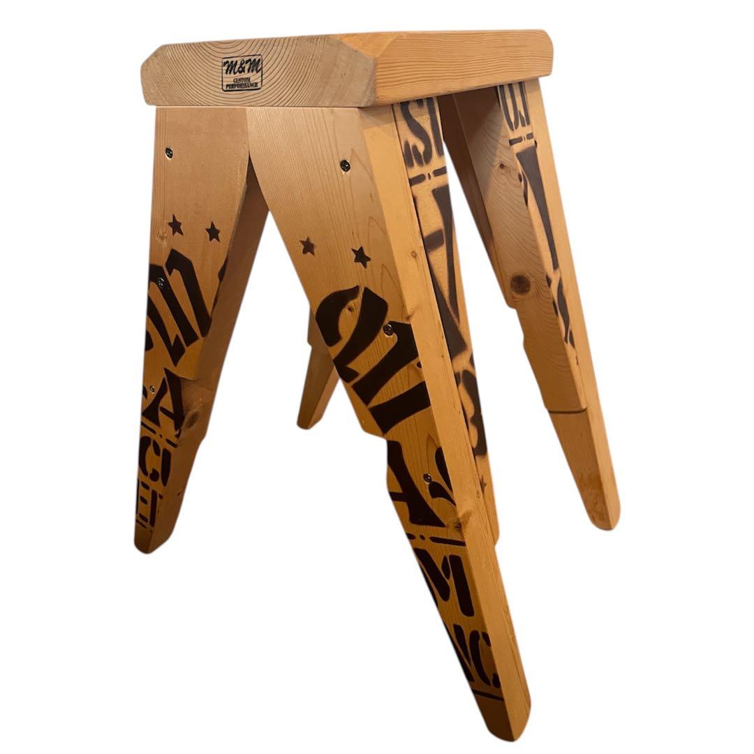 M&M CUSTOM PERFORMANCE FURNITUREロゴ入りスツール MUSTARD™️HOTEL SHIBUYA「ローカルコラボレーションプロジェクト