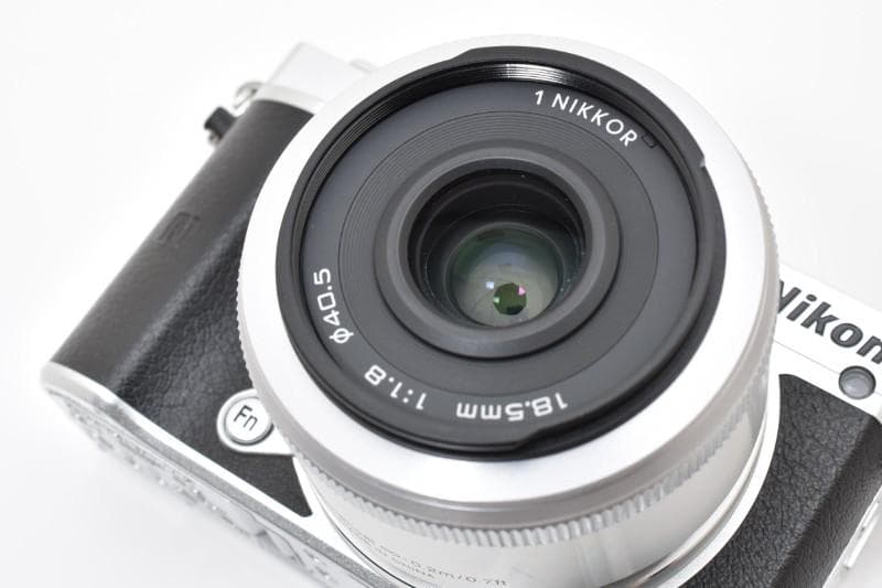 Nikon 1 J5, 1 NIKKOR 18.5mm F/1.8（付属品あり）
