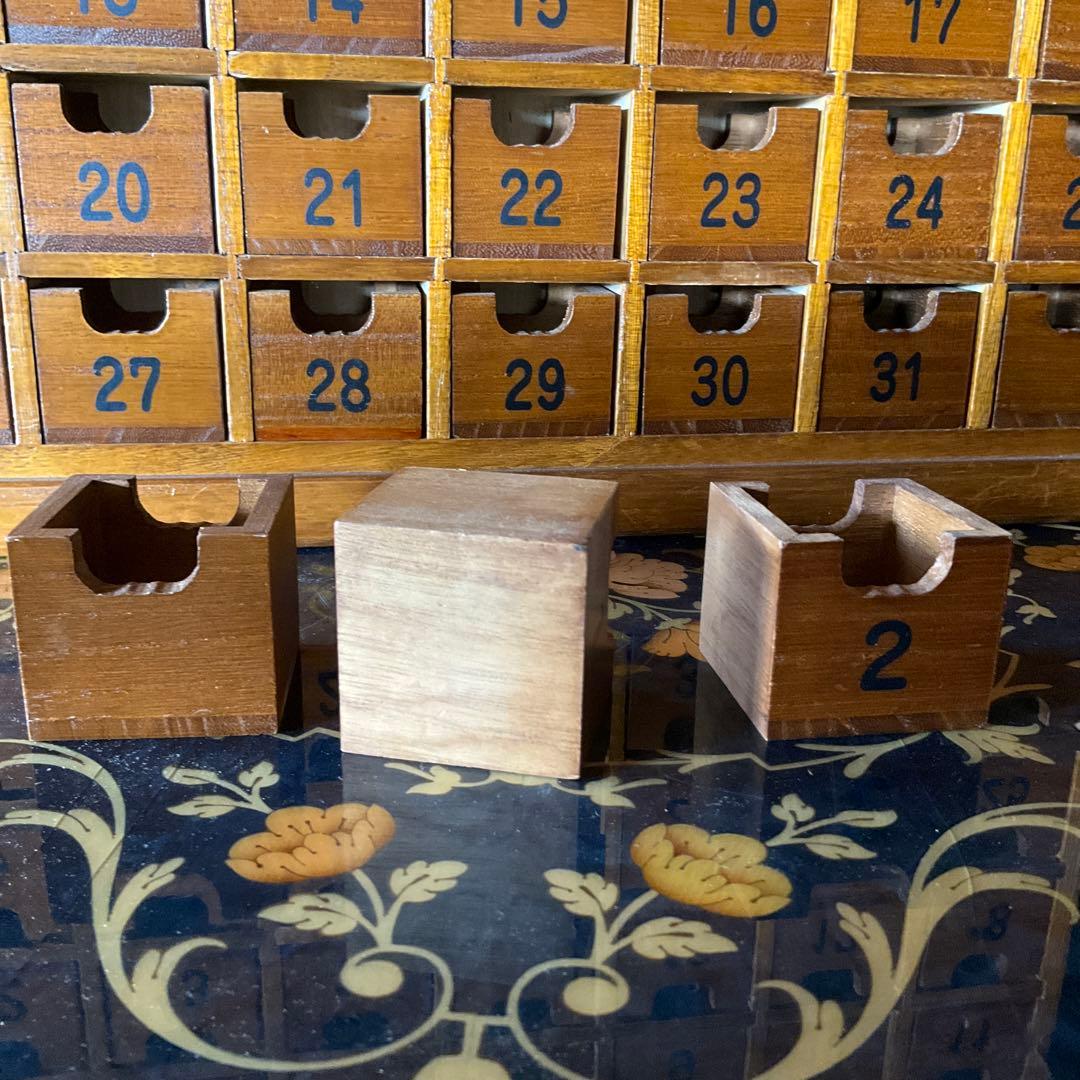 万年カレンダー アドベントカレンダー 月間薬棚 お薬引き出し - メルカリ