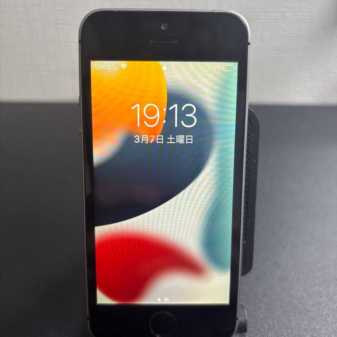 Apple iPhone SE スペースグレー - メルカリ