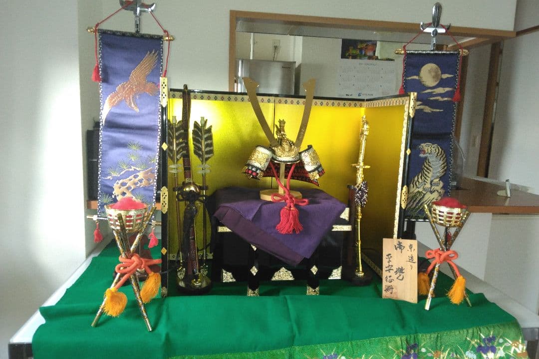 （美品）兜飾り中古一式　秀月　金色　京造り　高級 Yahoo!オークション -「秀月 兜」の落札相場・落札価格