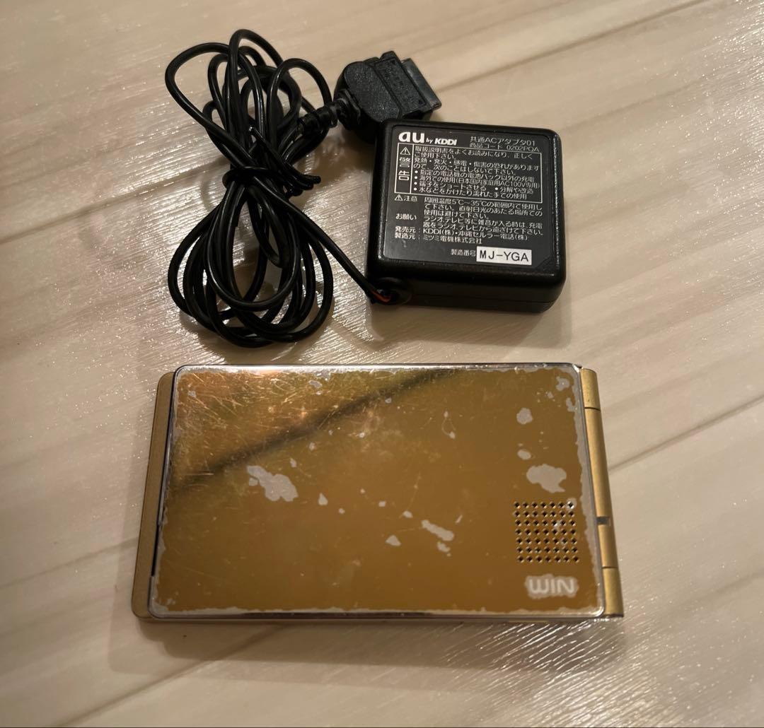 TOSHIBA W55T ゴールド 折りたたみ携帯電話 ガラケー 五条悟 - メルカリ