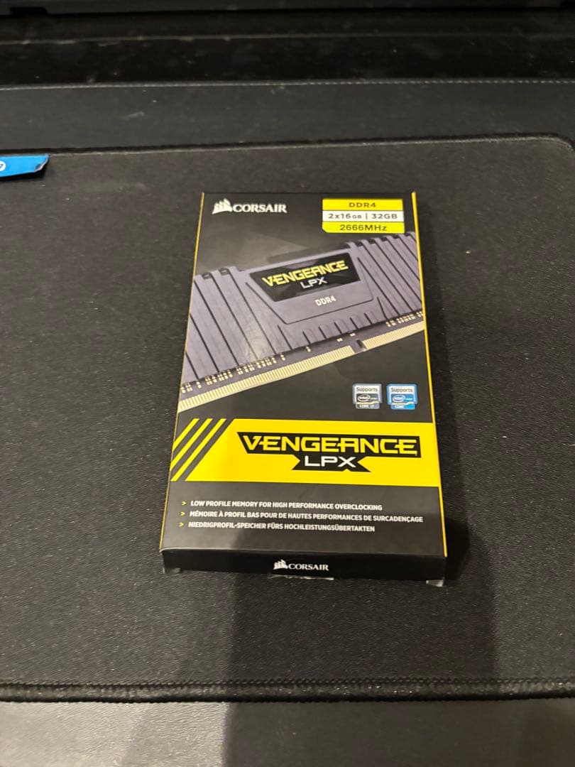 メモリー DDR4 32GB 2666MHz Corsair Vengeance LPX Corsair Vengeance LPX 32GB (4 x 8GB) DDR4 DRAM 2666MHz (PC4-21300
