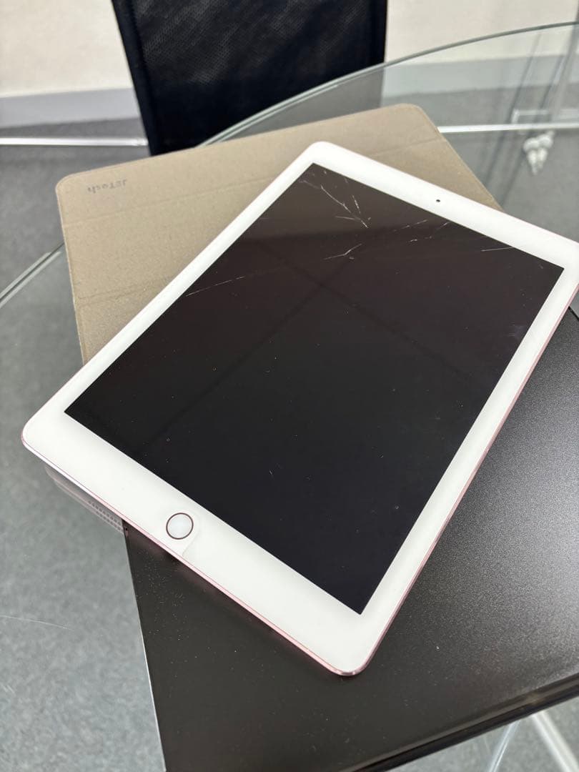 iPad Pro 9.7inch 256gb ローズゴールド 画面ひび割れあり - メルカリ