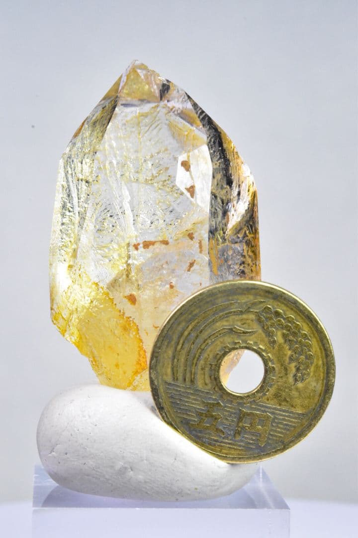 ガネーシュヒマール ヒンドゥン産 大きな剥離面クリアポイント - メルカリ