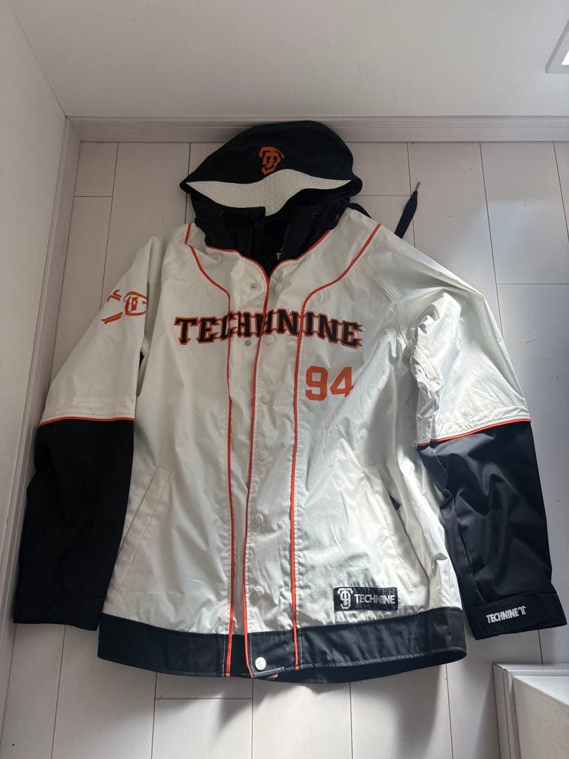 美品 テックナイン スノーボード ウェア ジャイアンツ 巨人 L - メルカリ