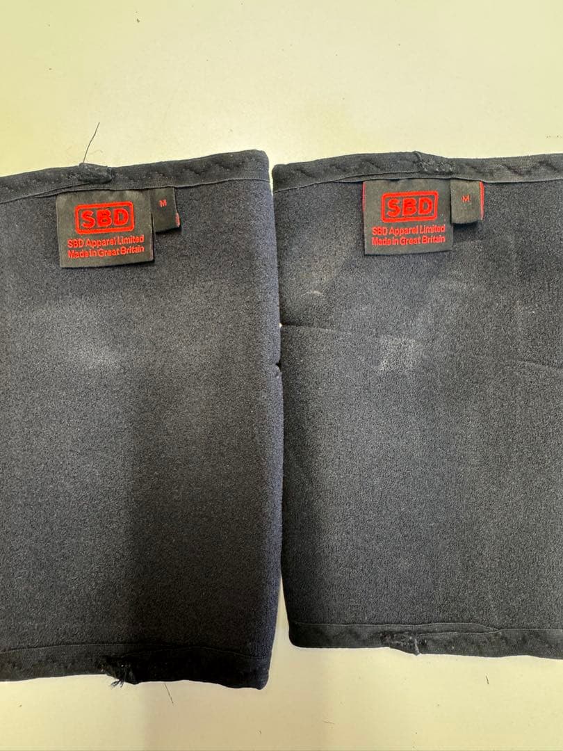 SBD エルボースリーブ Mサイズ ブラック/レッド - メルカリ