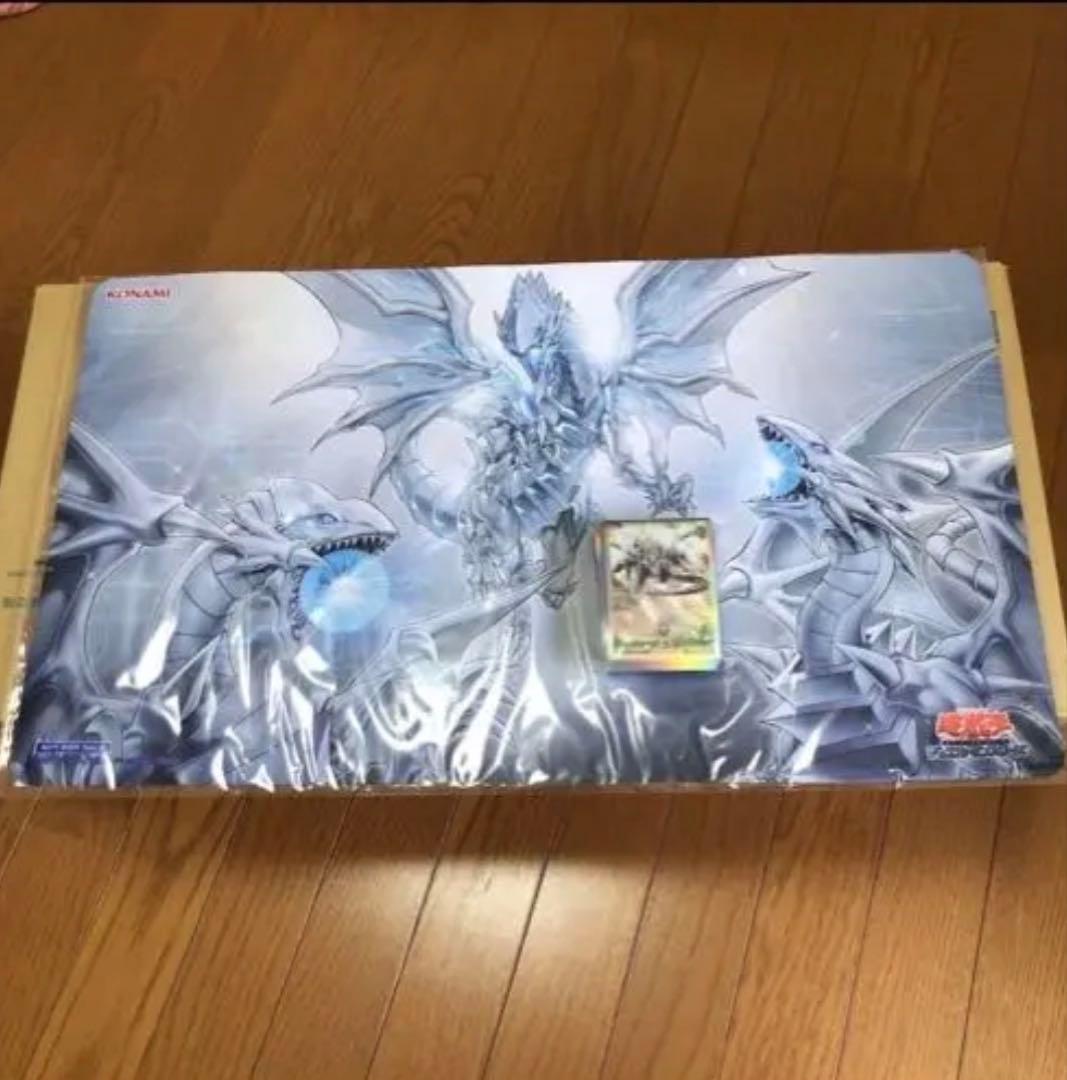 遊戯王】遊戯王の日 プレイマット、スリーブ ブルーアイズ - メルカリ