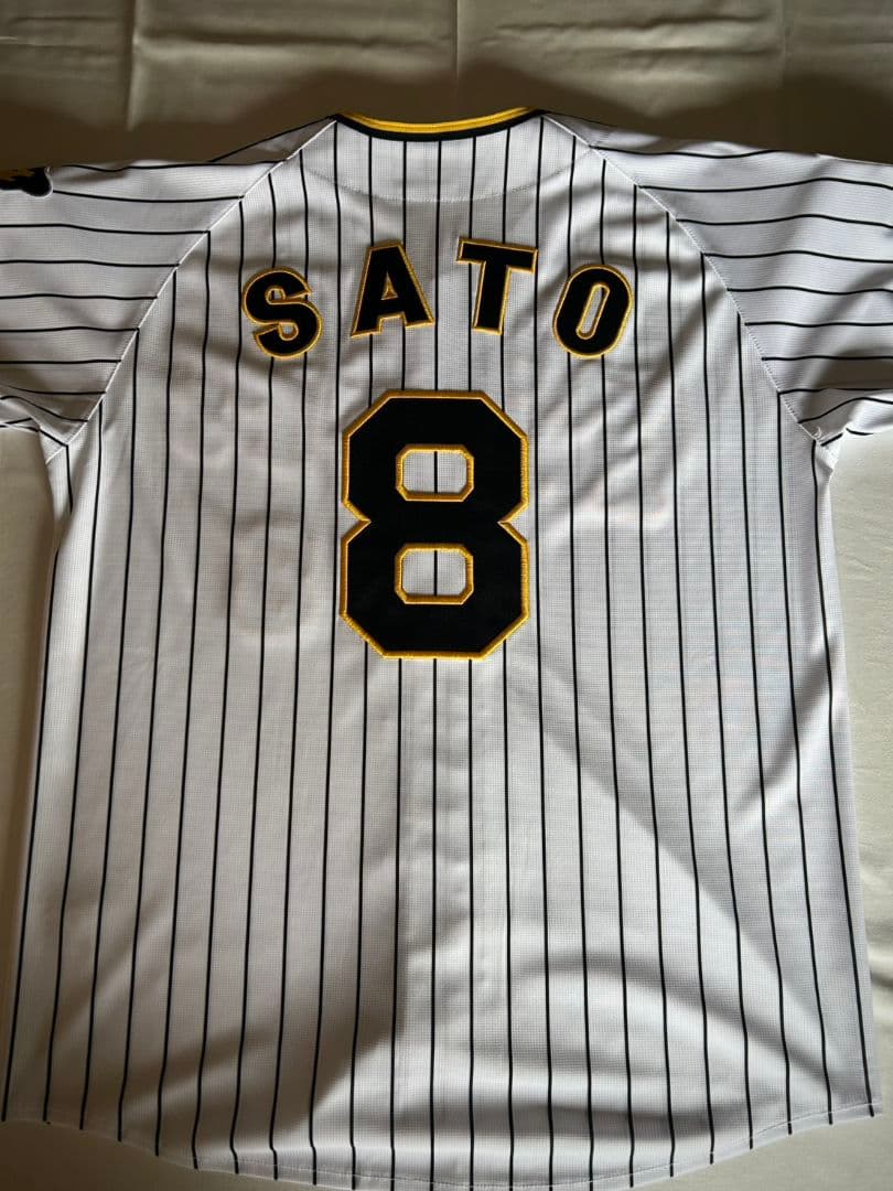 阪神タイガース 佐藤輝明 ユニホーム チャンピオンエンブレム付 L 説明