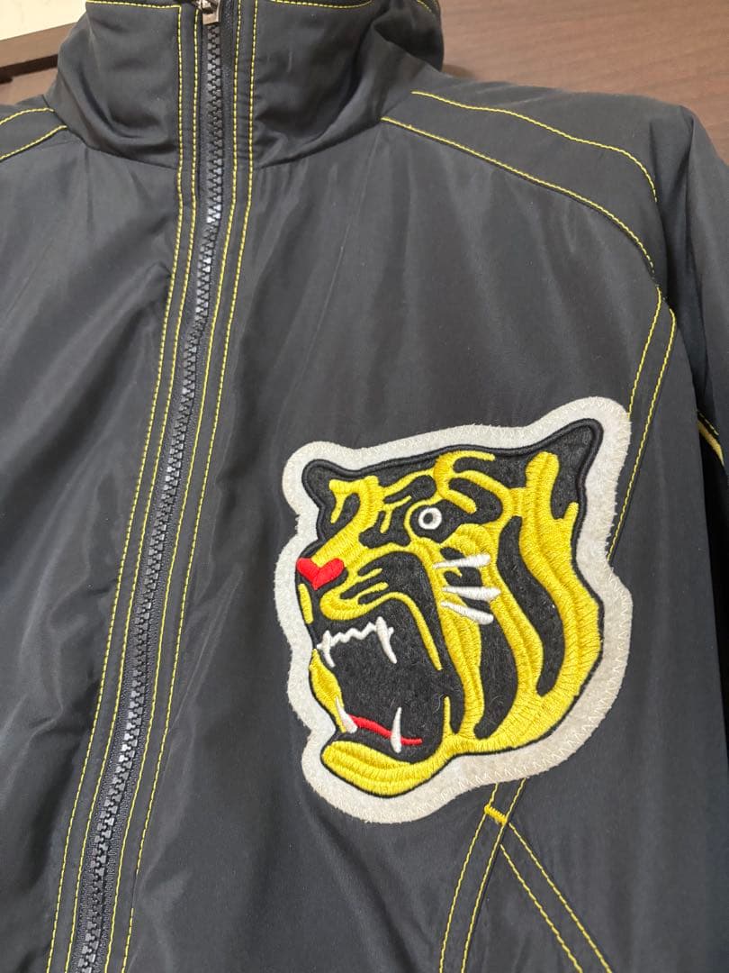 阪神タイガース虎刺繍入り黒ジャケットLサイズ - メルカリ