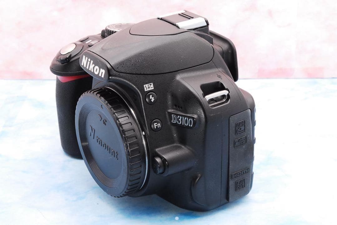 Nikon D3100☆一眼レフカメラ☆デビュー向け☆手ぶれ補正レンズ付