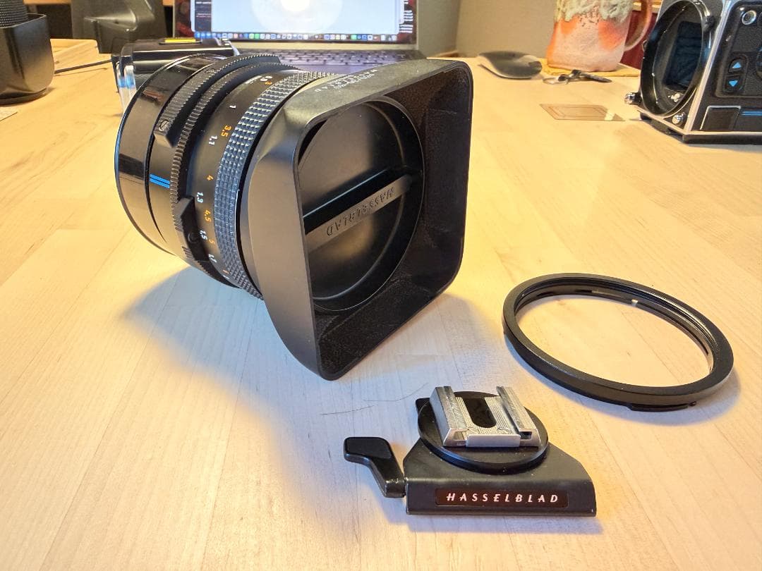 希少未改造】Hasselblad 203FE+80mm FE+E12CCセット - メルカリ
