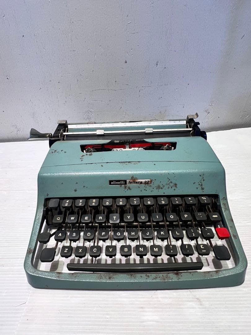 スペイン製 Olivetti lettera 32 タイプライター ケース付き - メルカリ