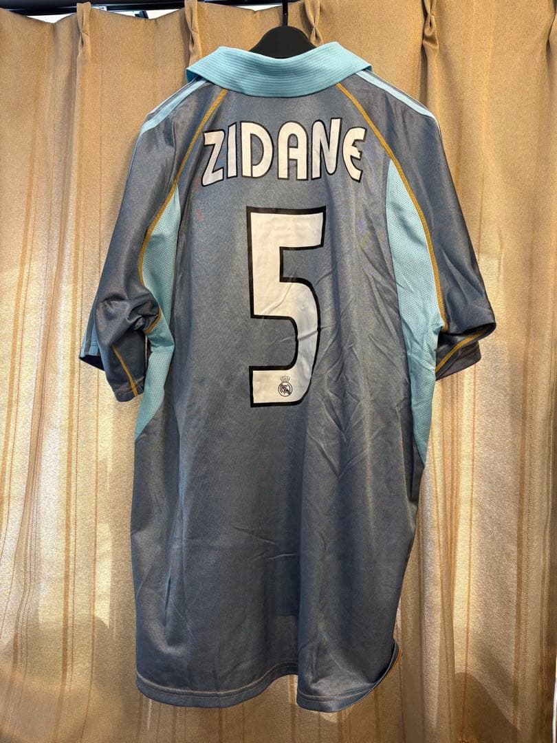 レアル・マドリード ジネディーヌ・ジダン選手 ユニフォーム - メルカリ