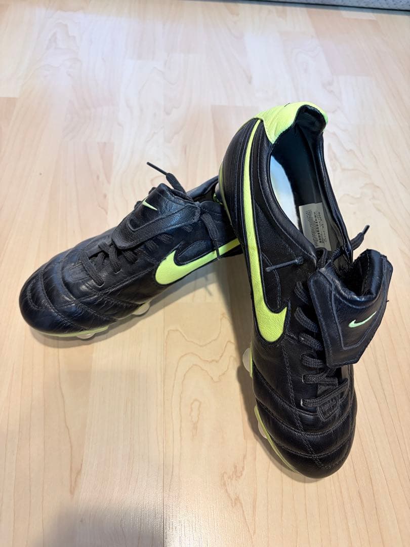 NIKE ティエンポ 取り替え式 25.5 - メルカリ