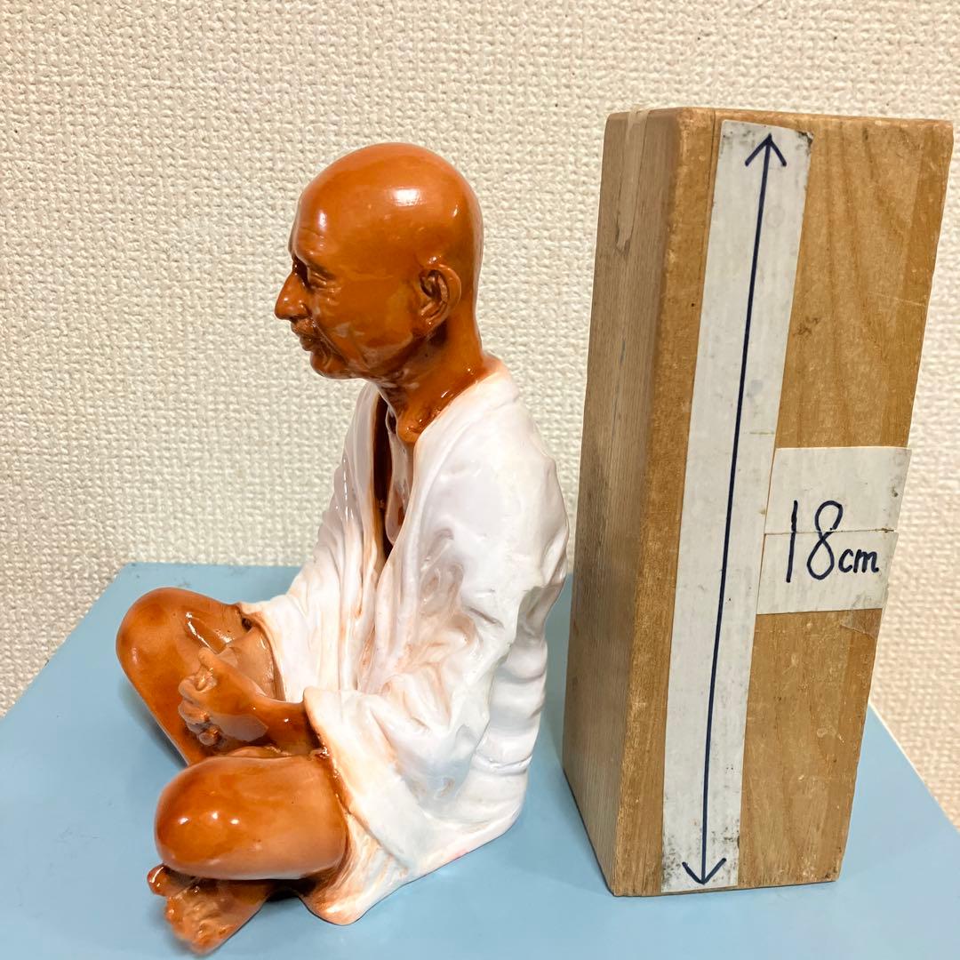 陶器製 マハトマ・ガンジー座像 人形 インド僧侶 祈り 座禅 集中