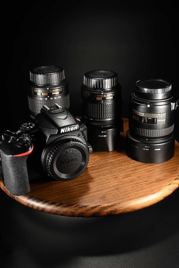 ニコン Nikon D5600＋レンズ3本＋純正バッテリー×2 セット (中古