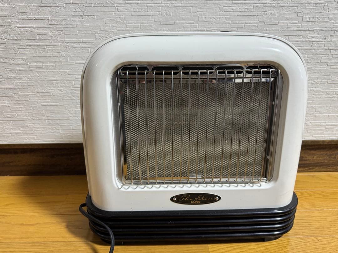 SANYO 電気ストーブ R-081 昭和レトロ - メルカリ
