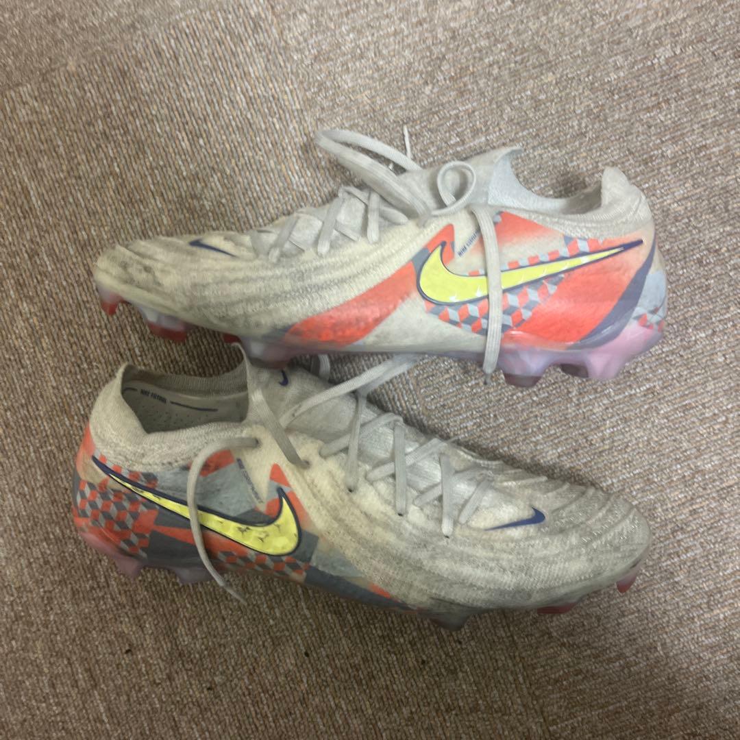 ホノルル正規店購入 Nike サッカーシューズ ファントムgx 限定カラー