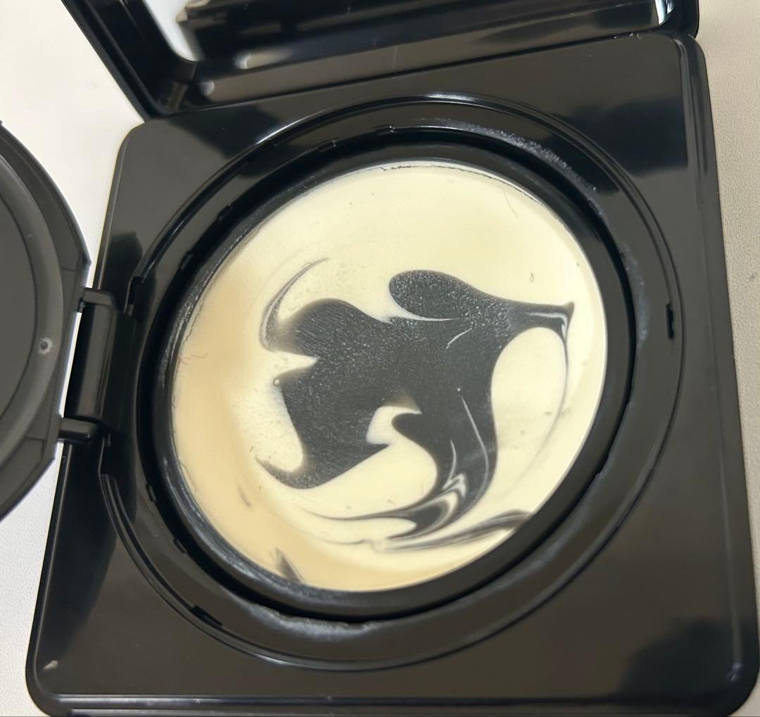 GIVENCHY ジバンシイ ソワン ノワール UV コンパクト - メルカリ