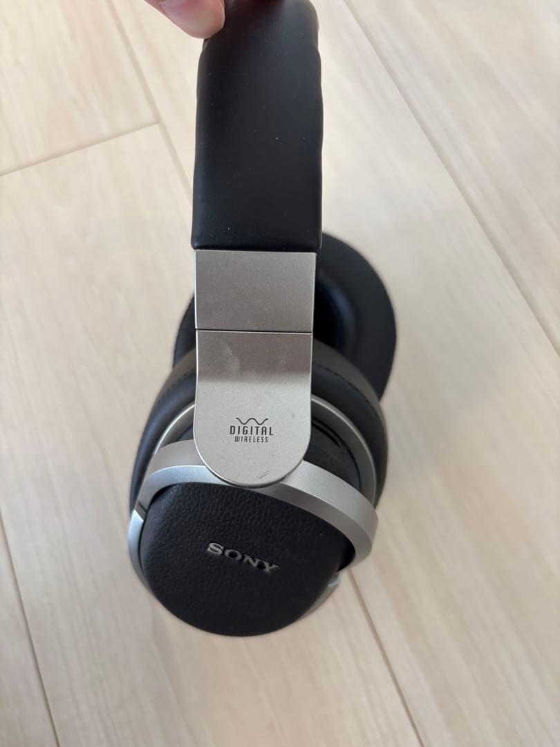 美品】SONY ワイヤレスサラウンドヘッドホン MDR-HW700 - メルカリ