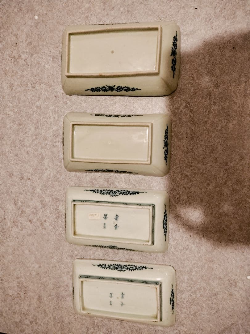 古伊万里　蛸唐草　長皿　4枚 バラ売り＞古伊万里蛸唐草角長皿現存4枚 江戸中期 | 古美術 希 のぞみ