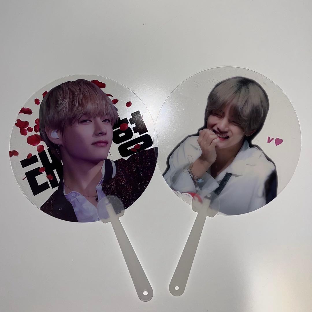 BTSキムテヒョン テテ V うちわ2枚セット ソンムル⭕️ - メルカリ